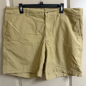 Columbia Men's Khaki Flat Front Shorts